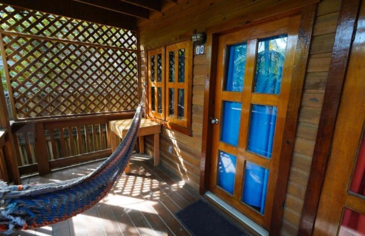Sea Breeze Inn Вест-Энд Экстерьер фото